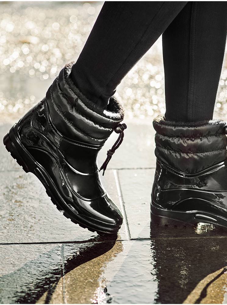 Čierne dámske členkové topánky s umelým kožúškom  New Vestmann