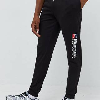 Tepláky Tommy Jeans pánske, čierna farba, s potlačou