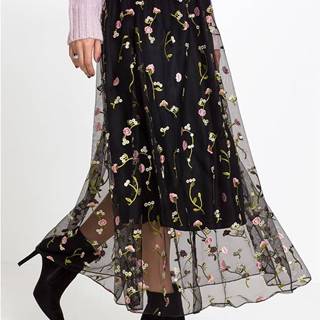 Tylová sukňa s kvetinovou vyšívkou